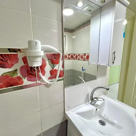 من غرفتين نوم وصالة مفروش بلكامل بجانب محطة ترامفاي اقصراي يوسف باشا //a Fully Furnished Two-bedroom Next To Youssef Pasha Tram Station İstanbul